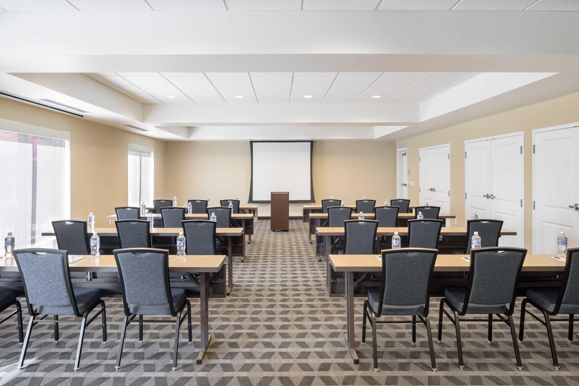 Towneplace By Marriott Suites Portland Vancouver Evergreen Bagian luar foto
